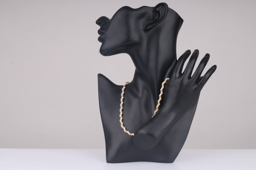 عقد جديلة اللؤلؤ الذهبي